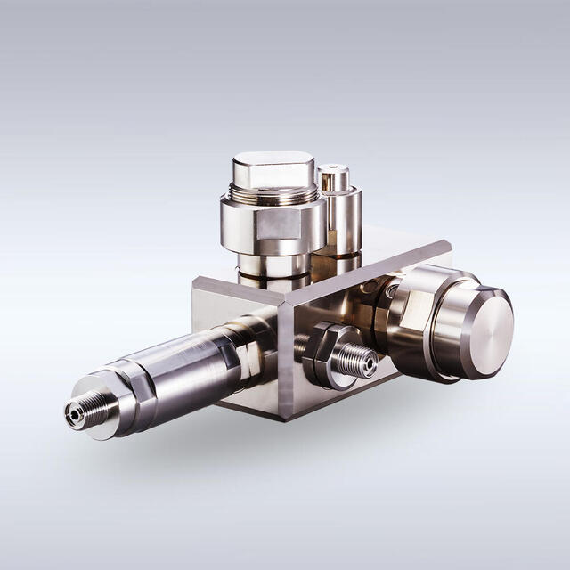 70MPa 水素燃料電池用　　　　　　　　　　　　　　　　　　　　レギュレーター（RE-H70）