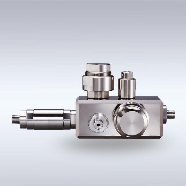 70MPa 水素燃料電池用　　　　　　　　　　　　　　　　　　　　レギュレーター（RE-H70）